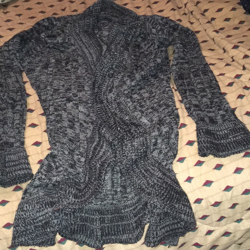 Woman’s long sweater w/snap closing